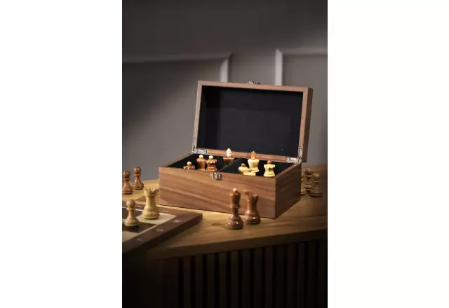 High Quality Chess Box - Walnut wood Veneer (24x15x8,5cm)